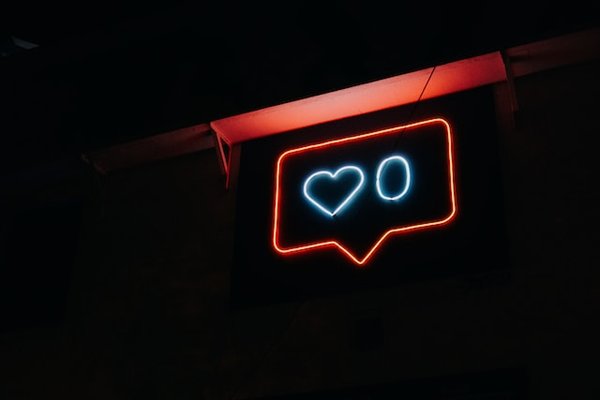 Comment suivre les actualités de la mode grâce aux newsletters, alertes et notifications ?