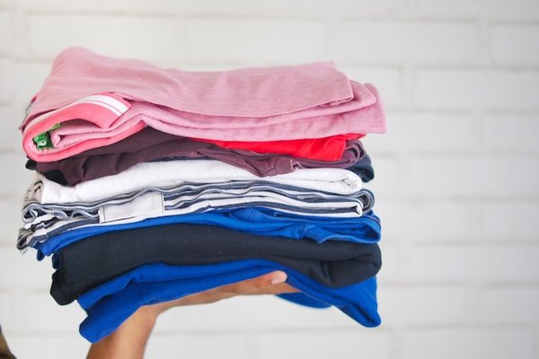 Comment entretenir, réparer ou customiser ses vêtements pour les faire durer plus longtemps ?
